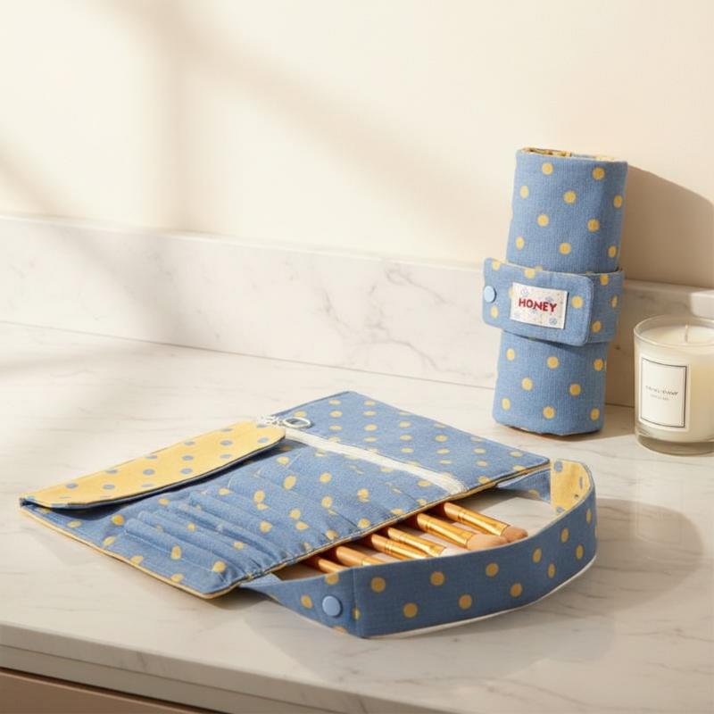 Vintage Polka Dot Roll Up Penc - Makeup recension och pris
